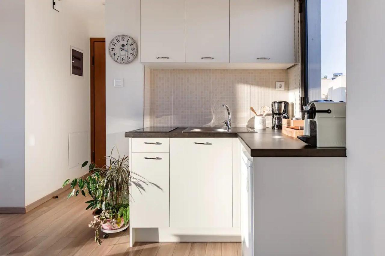 Explore Nightlife Near An Apartment With An Acropolis View Ateny Zewnętrze zdjęcie